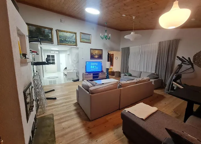 Δωμάτια σε οικογενειακή κατοικία Korso - Private , Shared Spaces *